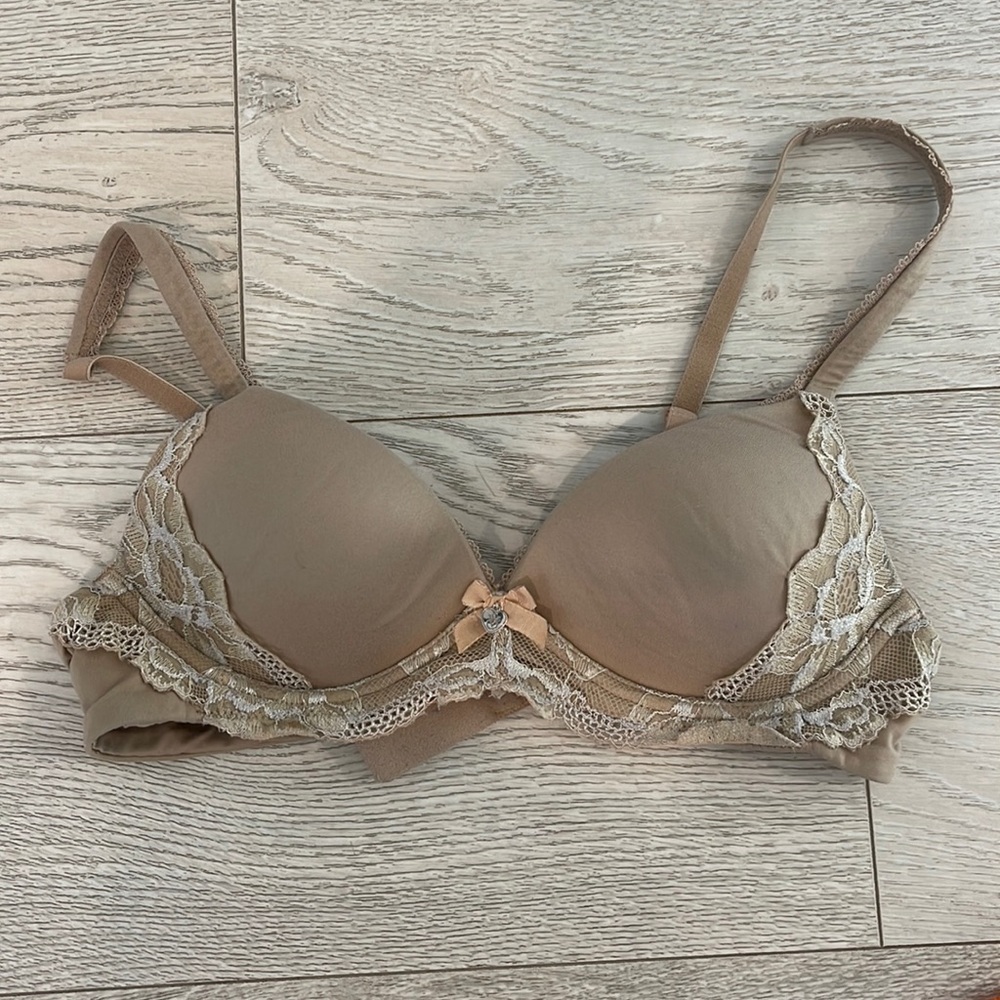 NO WIRE VICTORIA SECRET BRA. SIZE 32A. Amazing condition.